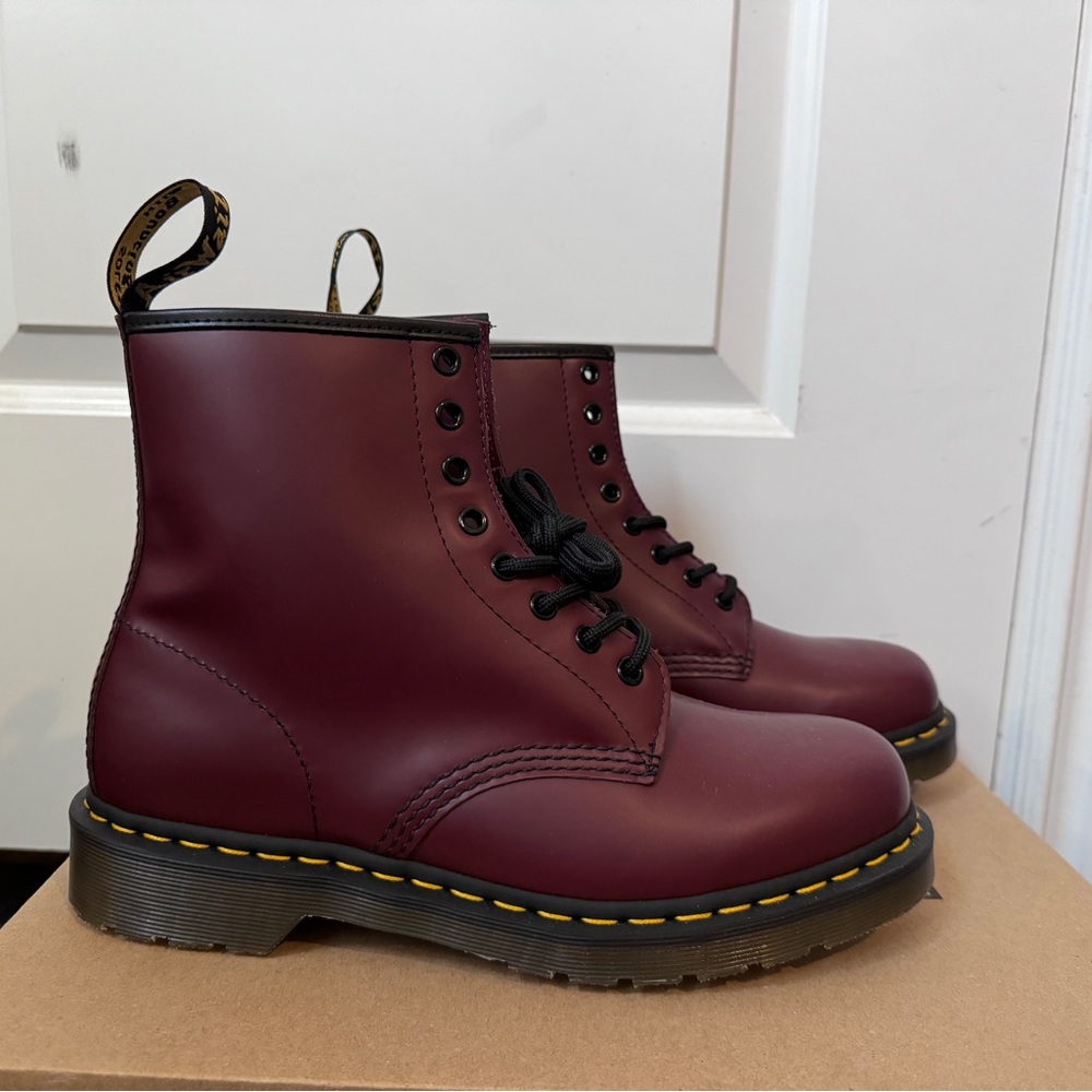 Dr. Martens LACE UP BOOTS size 9